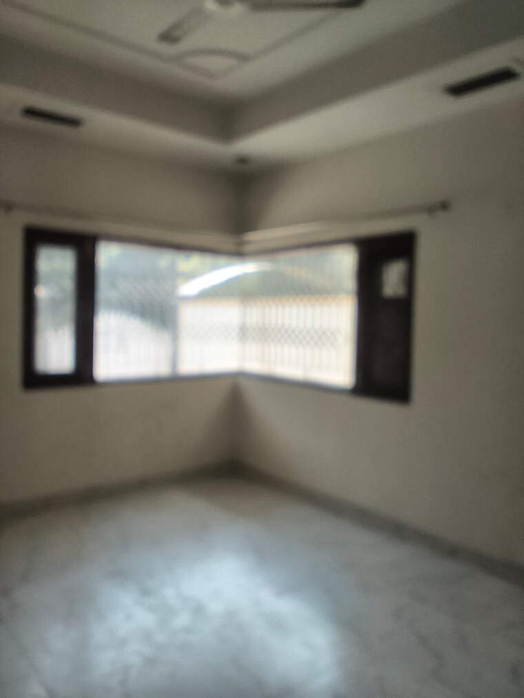 Room, sector 56 3 Bedroom 3000 Sq.Ft. Villa In Sector 56 Noida 9497791