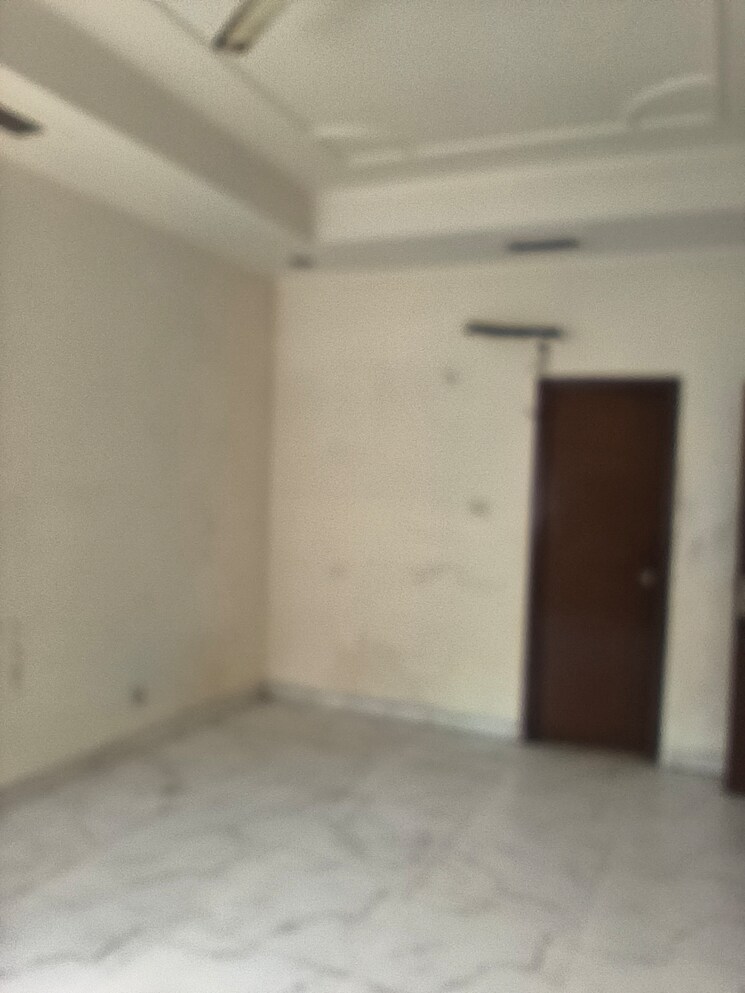 Room, sector 56 3 Bedroom 3000 Sq.Ft. Villa In Sector 56 Noida 9497791