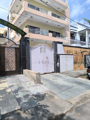 3 BHK Villa – Exterior View View at Sector 56 - for Rent