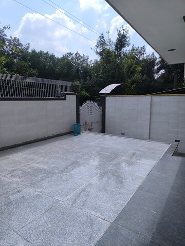 Balcony in 3 BHK Villa at Sector 56 – for Rent