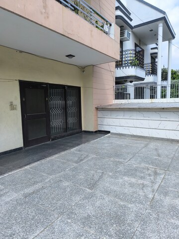 3 BHK Villa – Exterior View View at Sector 56 - for Rent