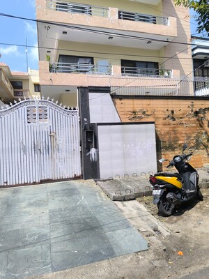 3 BHK Villa – Exterior View View at Sector 56 - for Rent