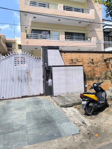 3 BHK Villa – Exterior View View at Sector 56 - for Rent