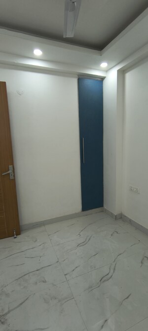 Furnished Amenities in 3 BHK Builder Floor at Panchsheel Vihar – for Sale