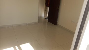 Room in 2 BHK Apartment at Puravankara Silversands, Mundhwa – for Rent