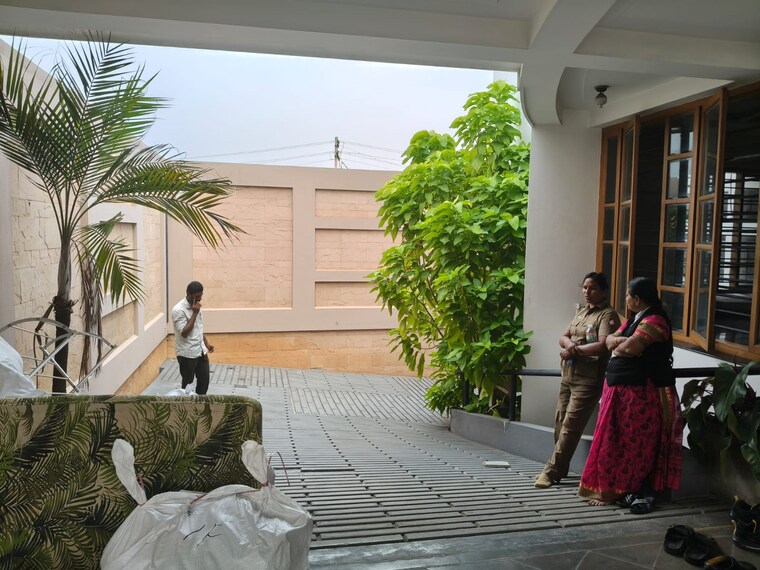 Balcony, dayanand colony 2 Bedroom 100 Sq.Yd. Builder Floor In Dayanand Colony Delhi 9497747