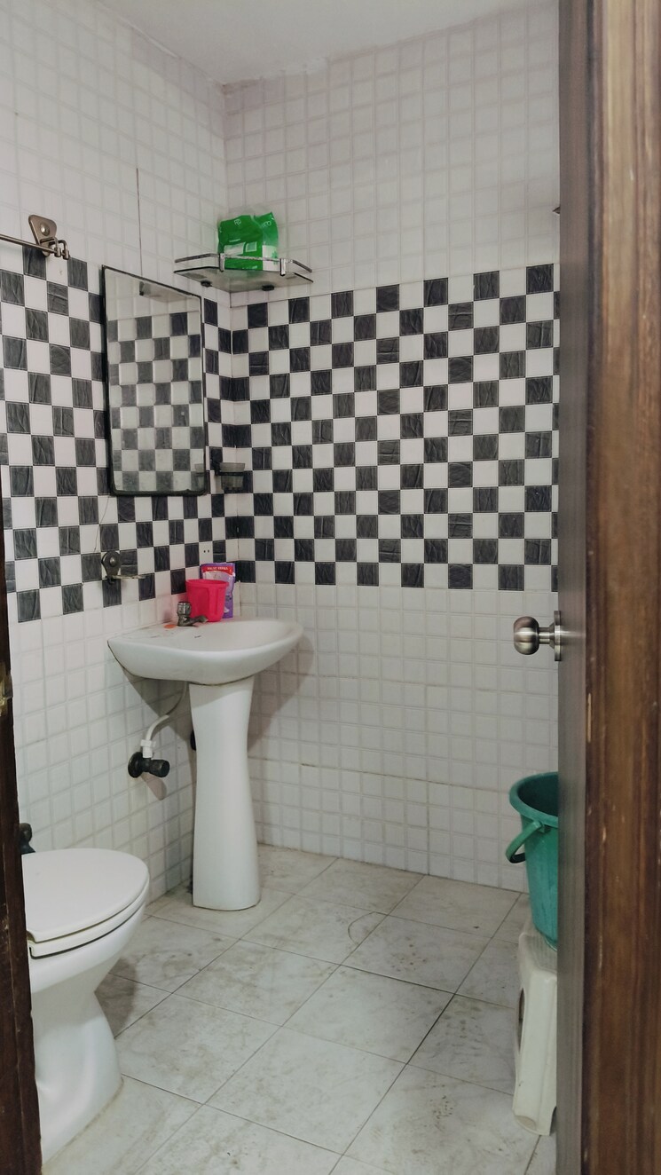 Attached Bathroom, sector 16 4 Bedroom 3150 Sq.Ft. Independent House In Sector 16 Faridabad 9497753