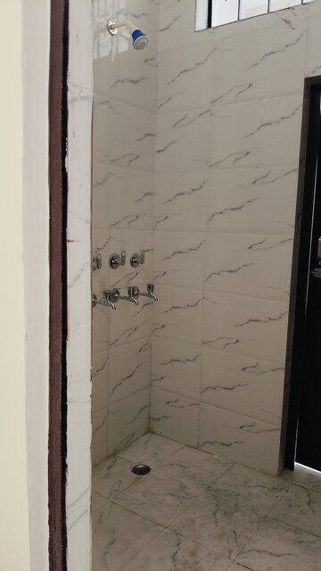 Attached Bathroom in 4 BHK Independent House at Sector 16 – for Rent