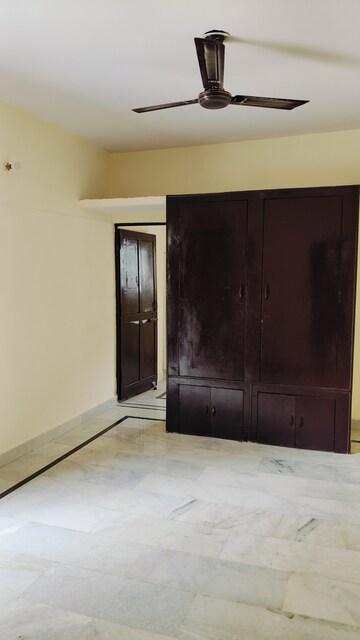 Room in 4 BHK Independent House at Sector 16 – for Rent