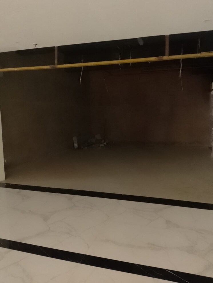 Room, main road Commercial Shop 449 Sq.Ft. In Main Road Ranchi 9497863