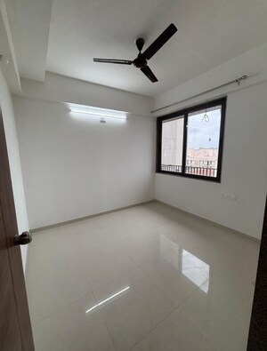 Room in 3 BHK Apartment at Chandkheda – for Rent