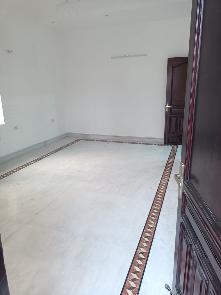 Bedroom, surajmal vihar 3 Bedroom 2400 Sq.Ft. Builder Floor In Surajmal Vihar Delhi 9497783