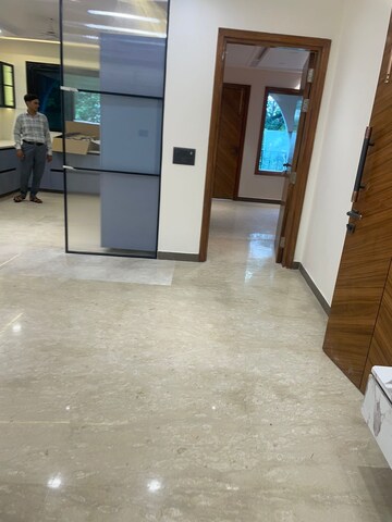 Room in 3 BHK Builder Floor at Pitampura – for Rent