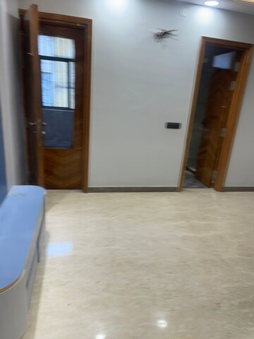 Room in 3 BHK Builder Floor at Pitampura – for Rent