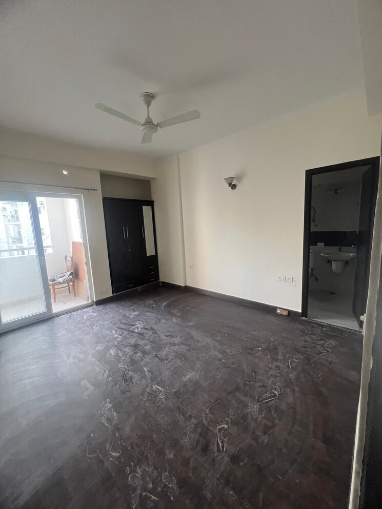 Room, amrapali-silicon-city 3 Bedroom 1835 Sq.Ft. Apartment In Sector 76 Noida 9497822