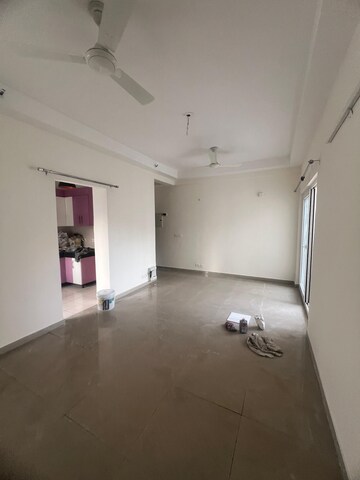 Room in 3 BHK Apartment at Amrapali Silicon City, Sector 76 – for Rent