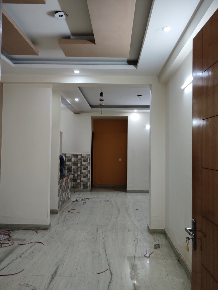 Hall, sector 16 3 Bedroom 2250 Sq.Ft. Builder Floor In Sector 16 Faridabad 9497916