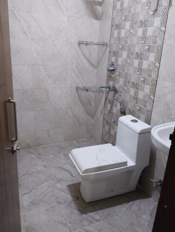 Bathroom in 3 BHK Builder Floor at Sector 16 – for Rent