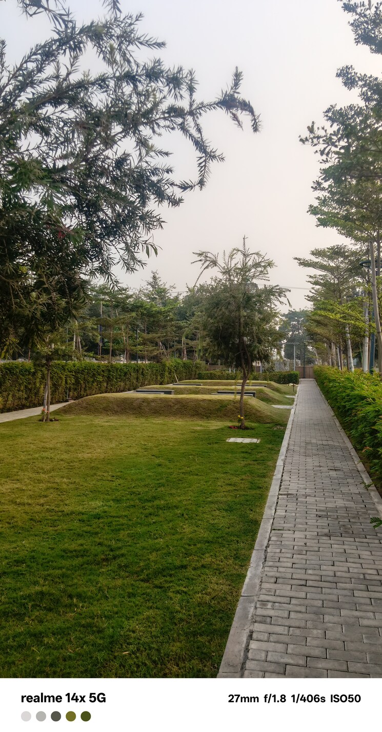 Garden, parklands  400 Sq.Yd. Plot In Sector 85 Faridabad 9497911