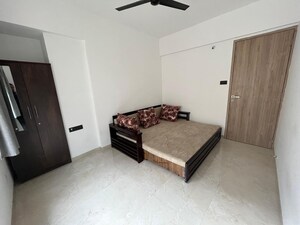Room in 2 BHK Apartment at LMS Finswell Woods, Viman Nagar – for Rent