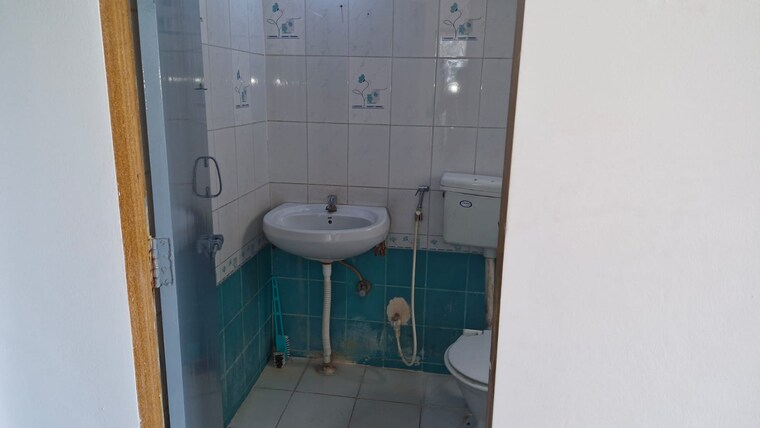 Bathroom, baner 3 Bedroom 1350 Sq.Ft. Apartment In Baner Pune 9497919