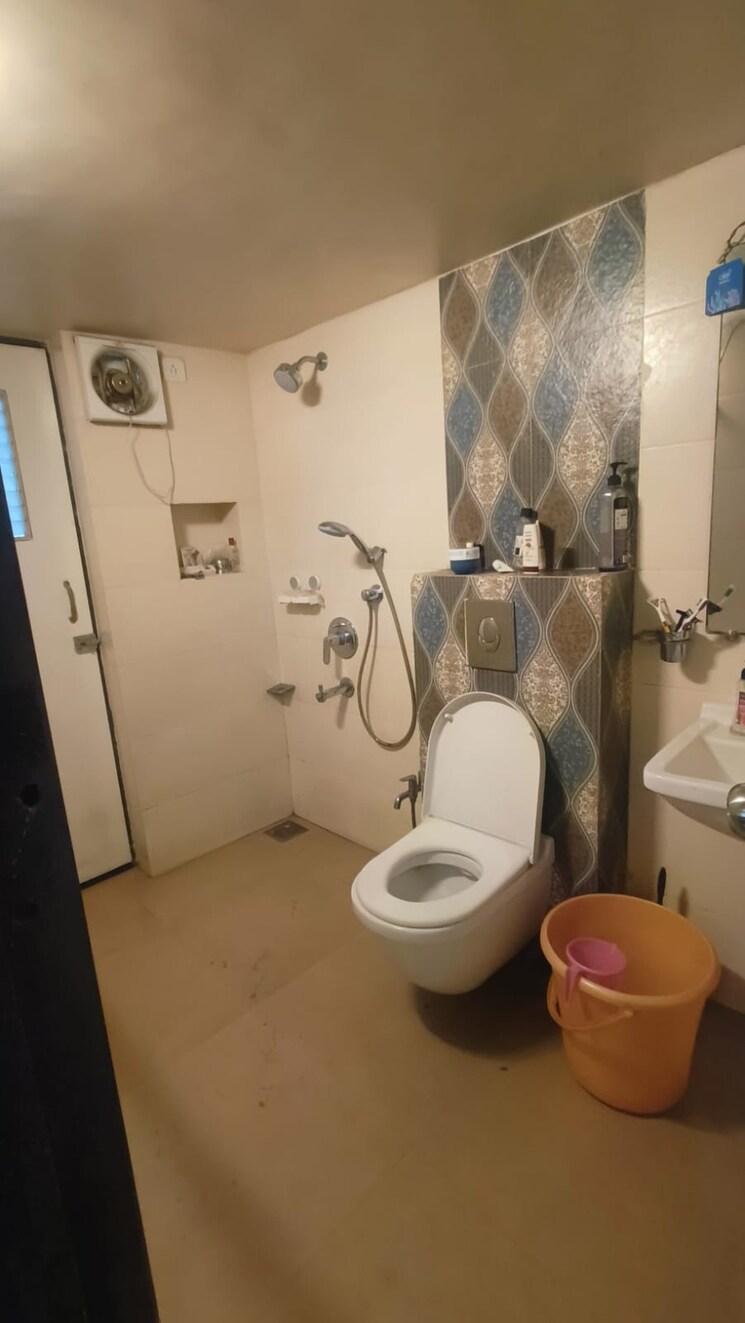 Bathroom, la-shanz-co-operative-housing-society-ltd 2 Bedroom 1200 Sq.Ft. Apartment In Boat Club Road Pune 9498068