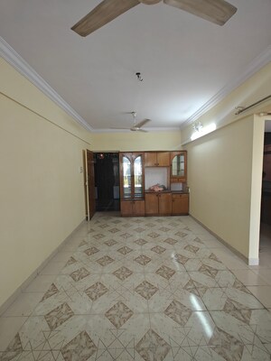 Room in 2 BHK Apartment at Safal Park, Nerul – for Rent