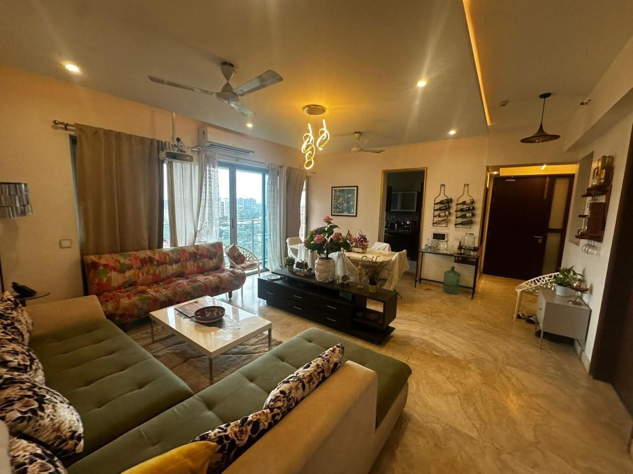 3.5 BHK + Servant Room Apartment For Rent in Amanora Gateway Towers