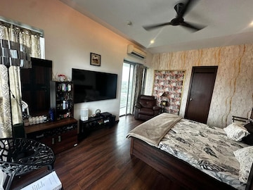 Bedroom in 3.5 BHK Apartment at Amanora Gateway Towers, Hadapsar – for Rent