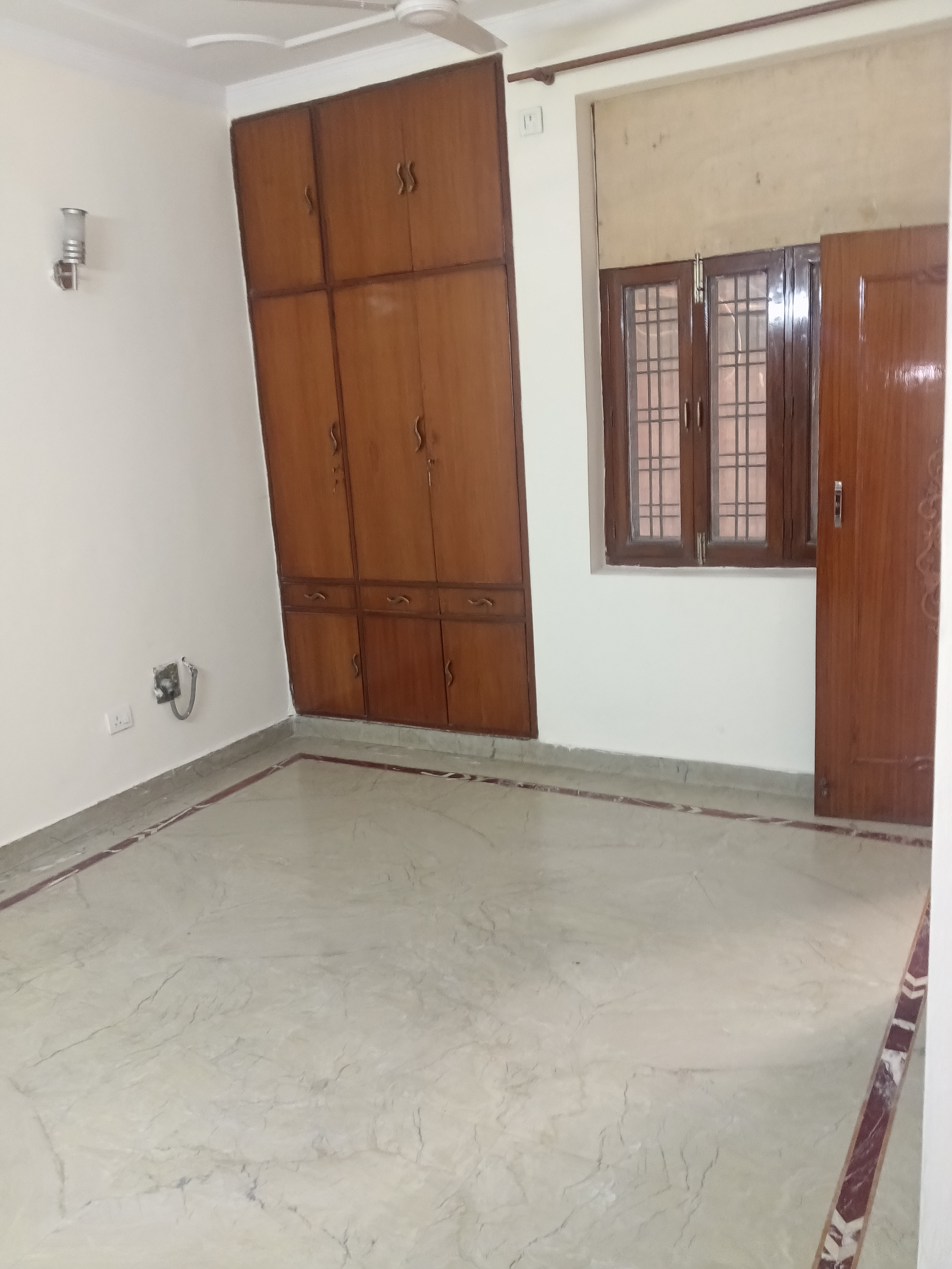 2 BHK 1000 Sq.Ft. Apartment in RWA Apartments Sector 21
