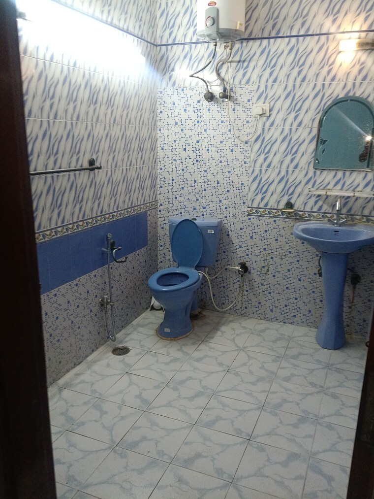 Bathroom, rwa-apartments-sector-21 2 Bedroom 1000 Sq.Ft. Apartment In Sector 21 Noida 9498087