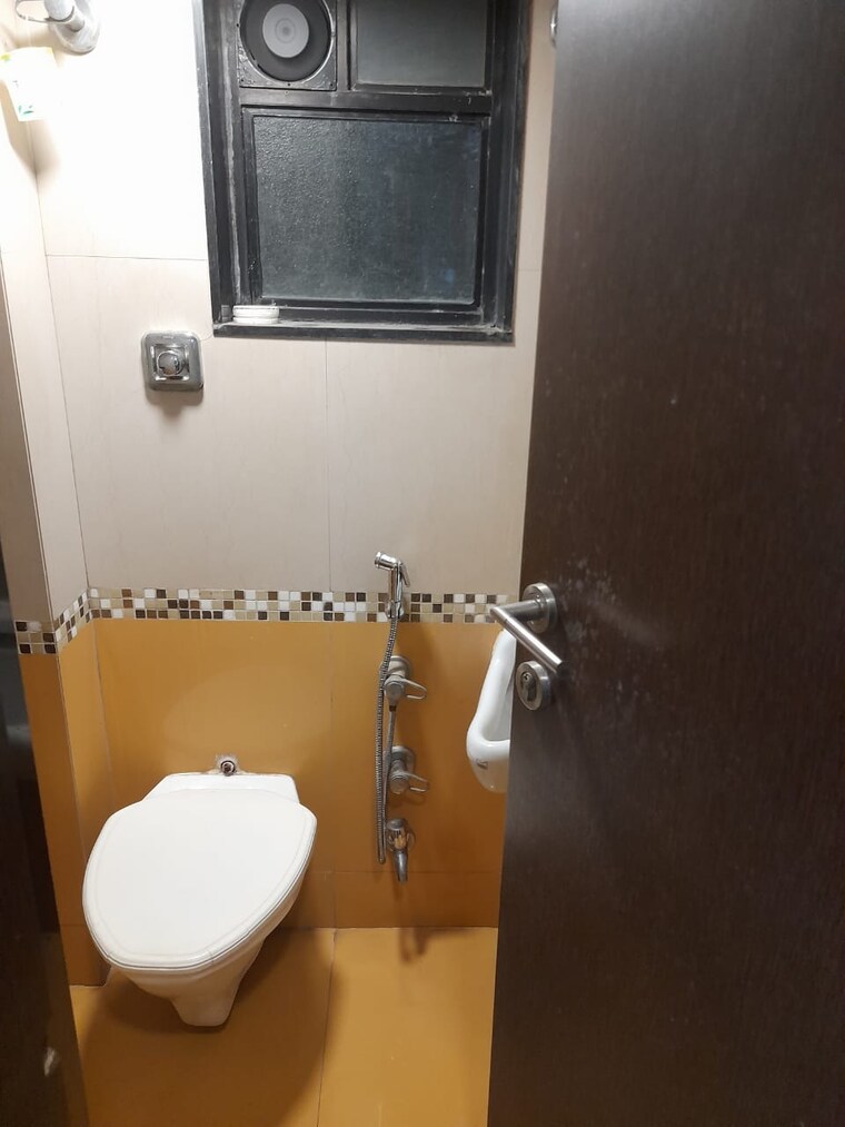 Bathroom, dhanashree-heights Commercial Office Space 1600 Sq.Ft. In Andheri West Mumbai 9498072
