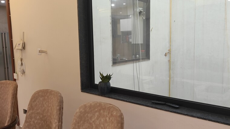 Nearby, gujranwala town 5 Bedroom 380 Sq.Yd. Builder Floor In Gujranwala Town Delhi 9498198