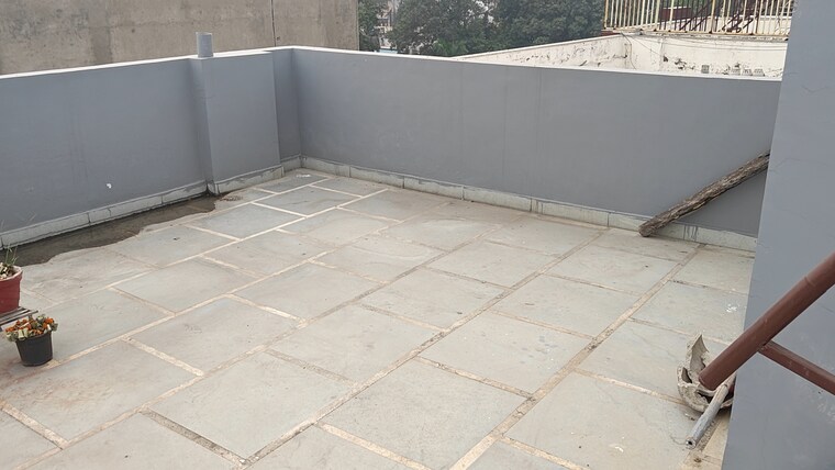 Terrace, gujranwala town 5 Bedroom 380 Sq.Yd. Builder Floor In Gujranwala Town Delhi 9498198