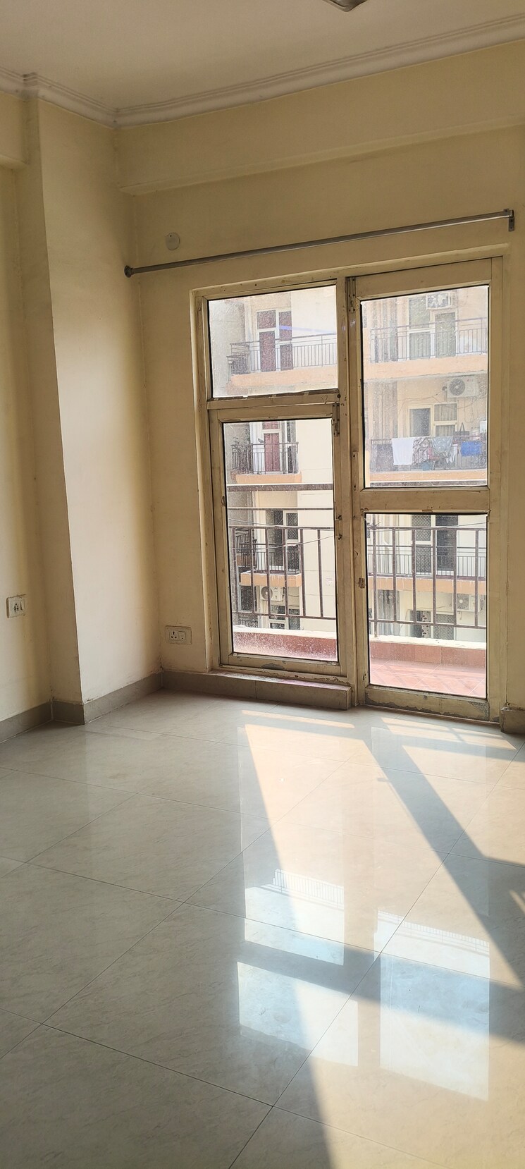 Room, aims-golf-city 3.5 Bedroom 1550 Sq.Ft. Apartment In Sector 75 Noida 9498192