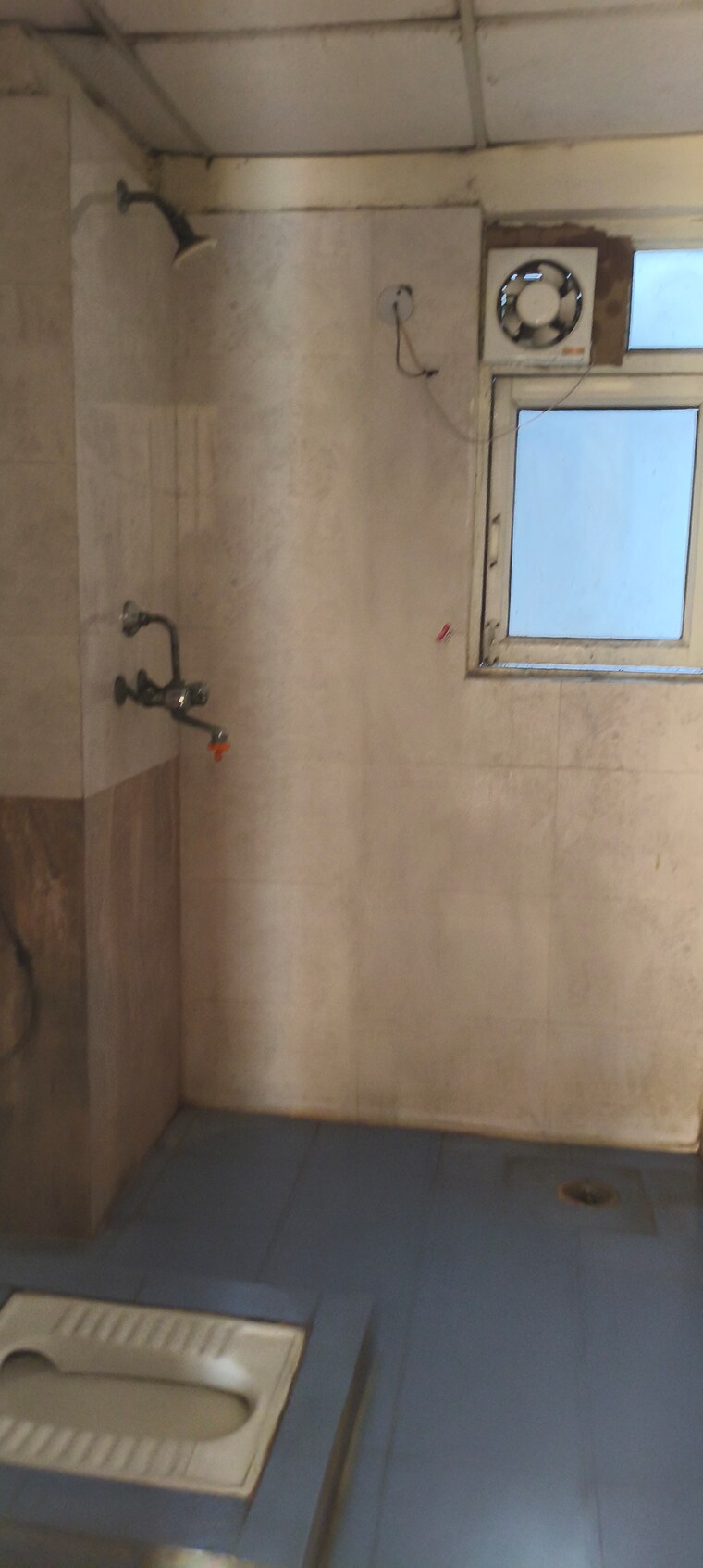 Attached Bathroom, aims-golf-city 3.5 Bedroom 1550 Sq.Ft. Apartment In Sector 75 Noida 9498192