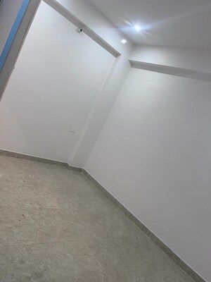 Room in 2 BHK Builder Floor at Chinhat – for Rent