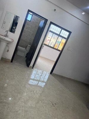 Room in 2 BHK Builder Floor at Chinhat – for Rent