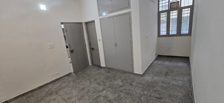 Room, vasant kunj 3 Bedroom 2000 Sq.Ft. Apartment In Vasant Kunj Delhi 9498216