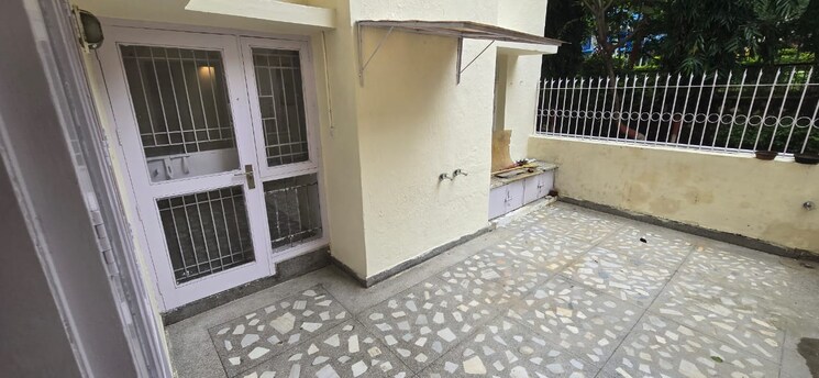 Balcony, vasant kunj 3 Bedroom 2000 Sq.Ft. Apartment In Vasant Kunj Delhi 9498216