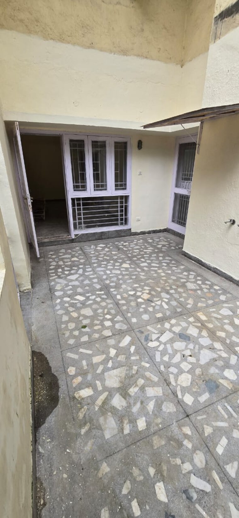 Room, vasant kunj 3 Bedroom 2000 Sq.Ft. Apartment In Vasant Kunj Delhi 9498216