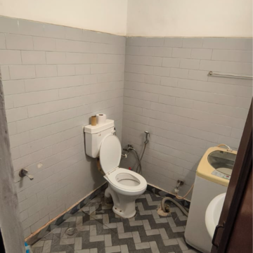 Bathroom in 1 BHK Builder Floor at Malviya Nagar – for Rent