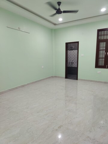 Room in 3 BHK Independent House at Jankipuram – for Sale
