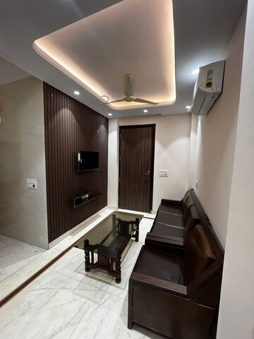 Living Room in 1.5 BHK Builder Floor at Lajpat Nagar I – for Rent