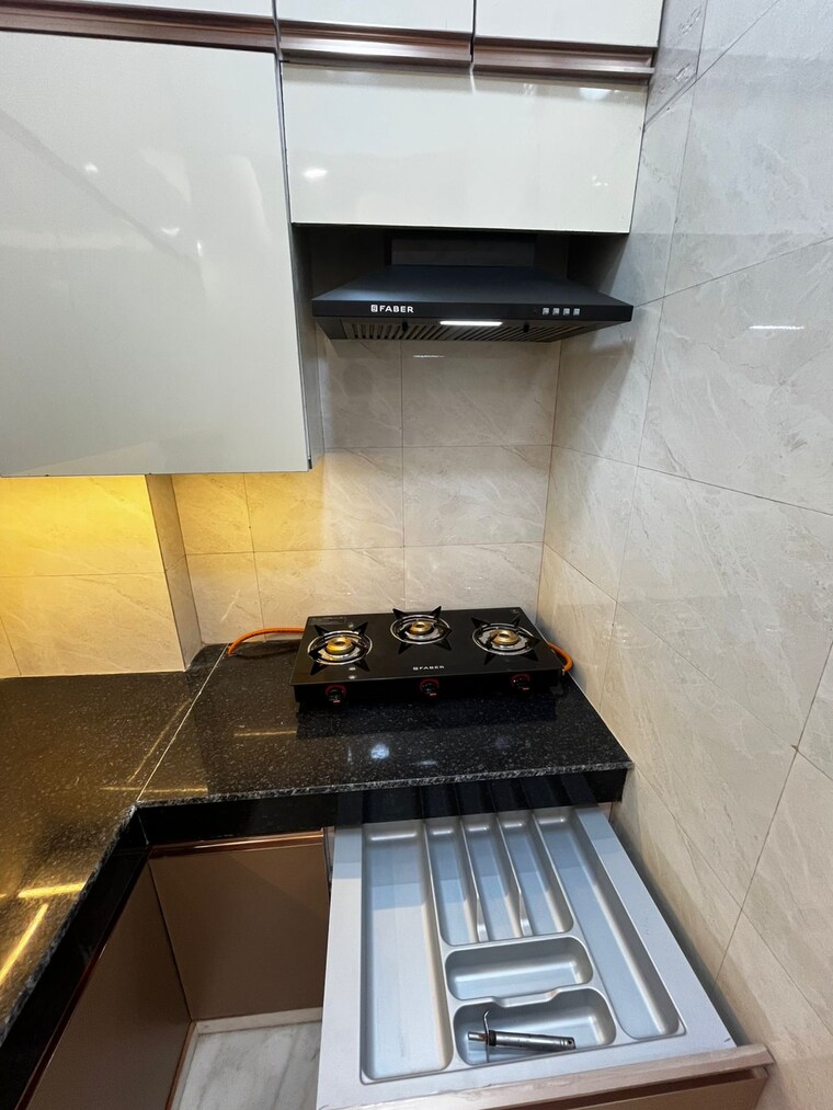 Kitchen, lajpat nagar i 1.5 Bedroom 650 Sq.Ft. Builder Floor In Lajpat Nagar I Delhi 9498244