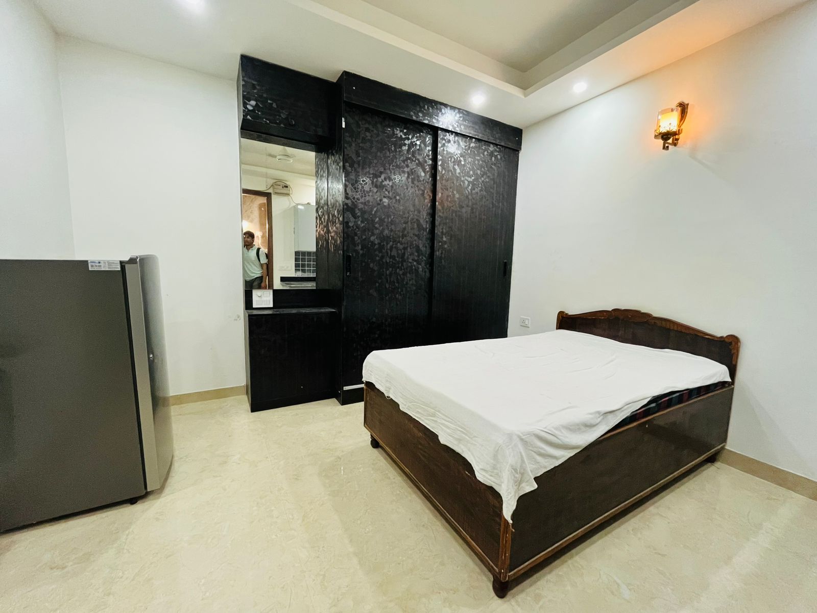 1 RkBuilder Floor For Rent in Freedom Fighters Enclave