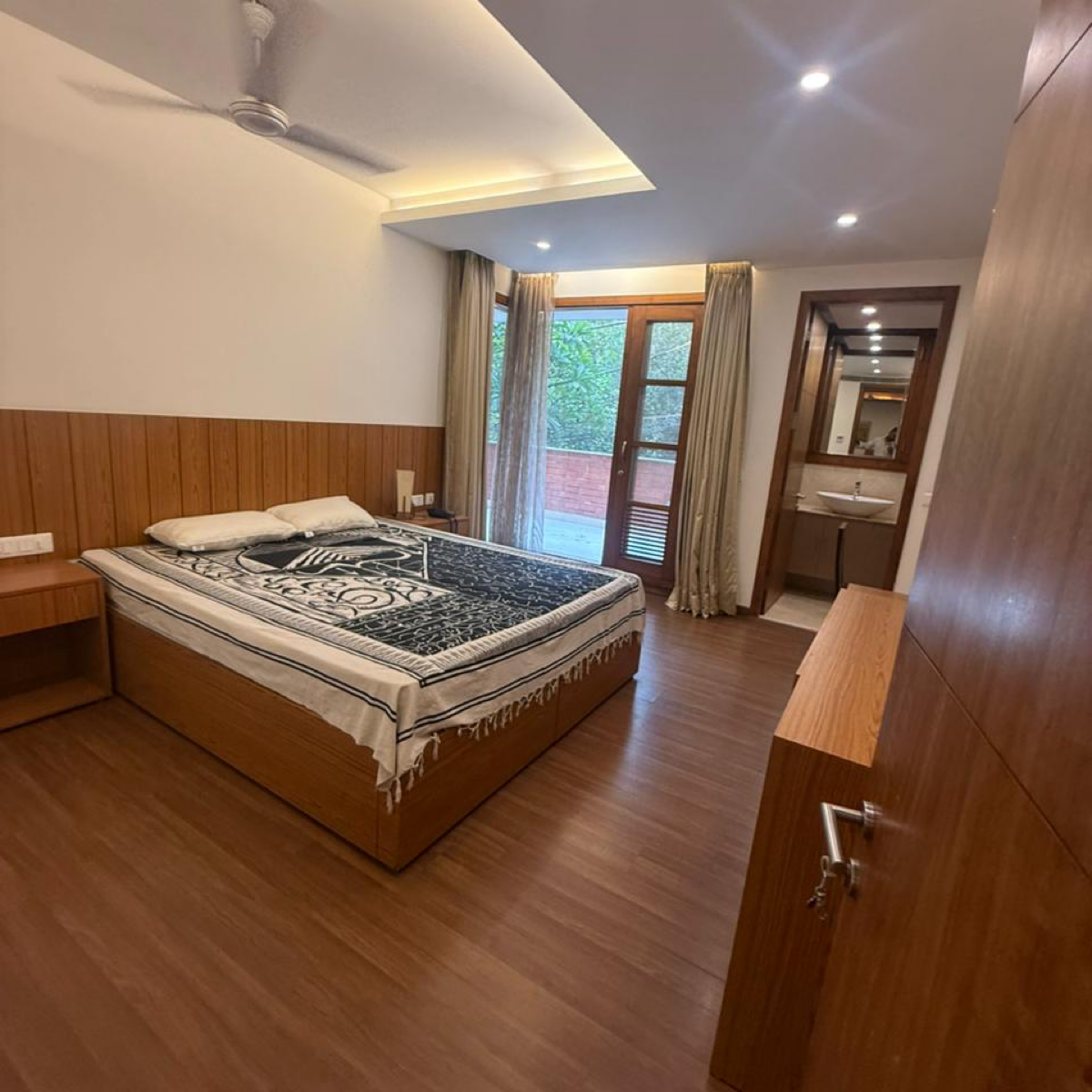 3 BHK + Servant Room Builder Floor For Rent in Kailash Colony 