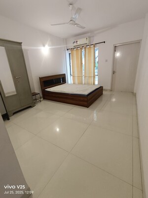 Room in 2 BHK Apartment at Madhusudan Park, Koregaon Park – for Rent