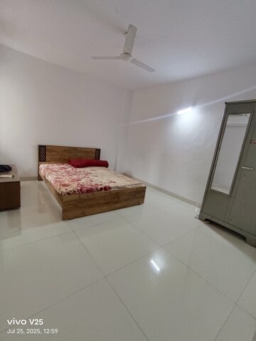 Furnished Amenities in 2 BHK Apartment at Madhusudan Park, Koregaon Park – for Rent