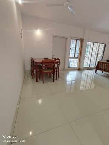 Room in 2 BHK Apartment at Madhusudan Park, Koregaon Park – for Rent